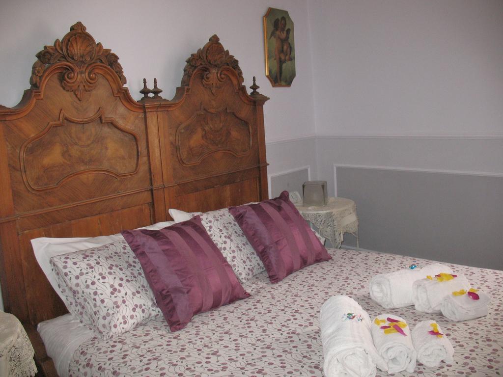 Alibrandi Palace Civitavecchia Cameră foto