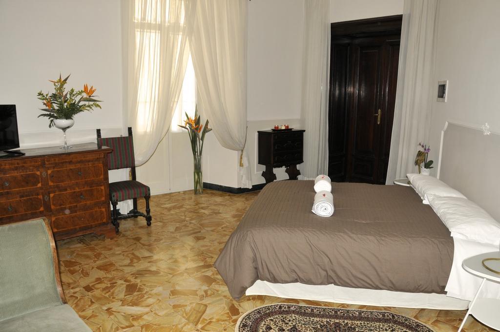 Alibrandi Palace Civitavecchia Cameră foto